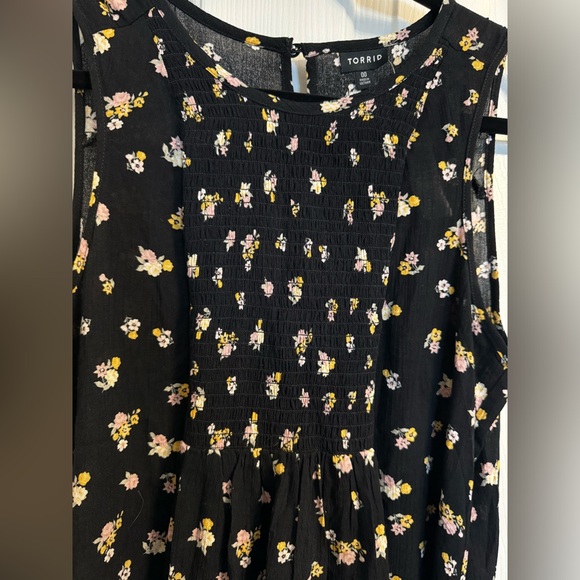 Torrid Crinkle Gauze Smocked Tank - Picture 4 of 5